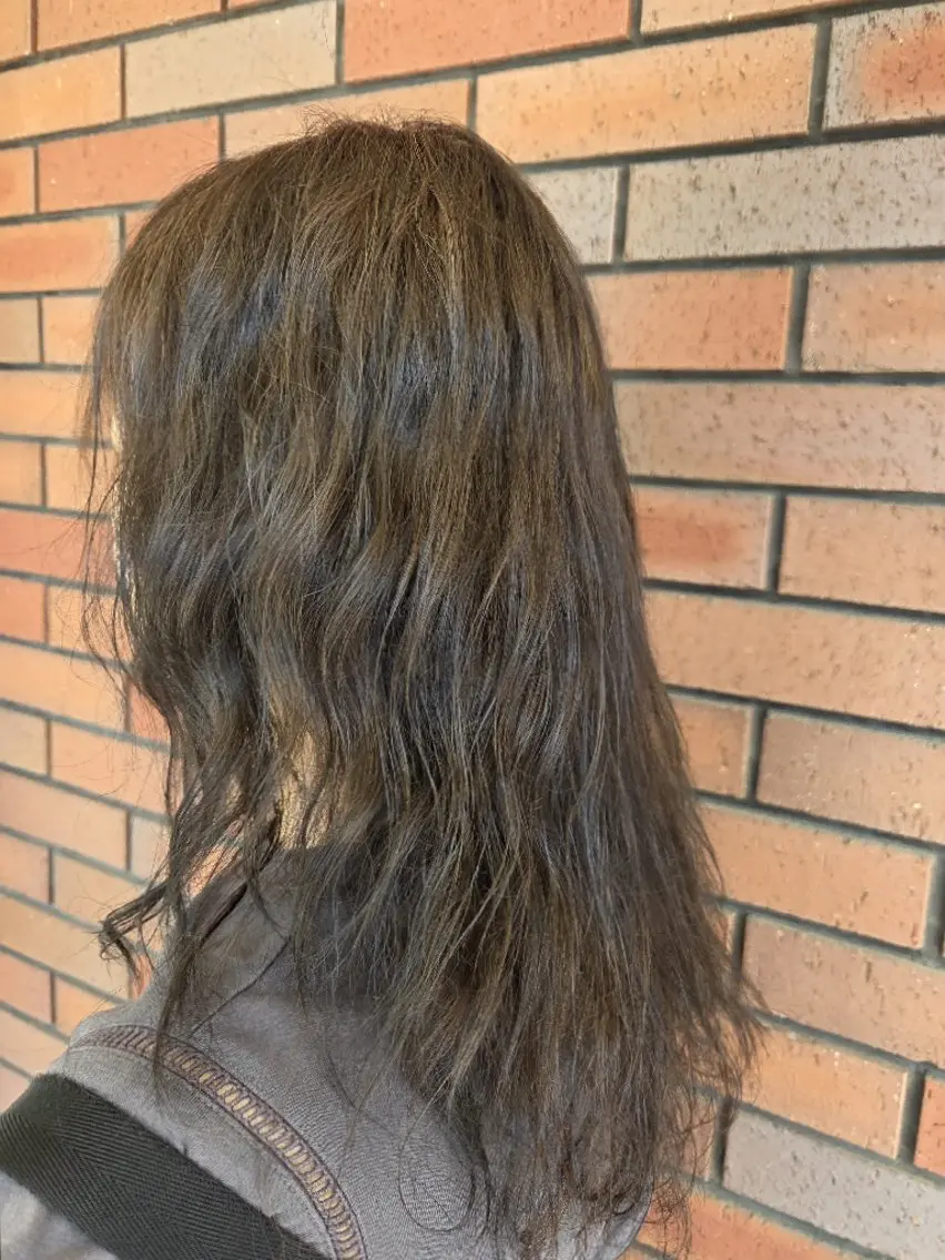 カラー komo. TAKAHIRO のヘアスタイル