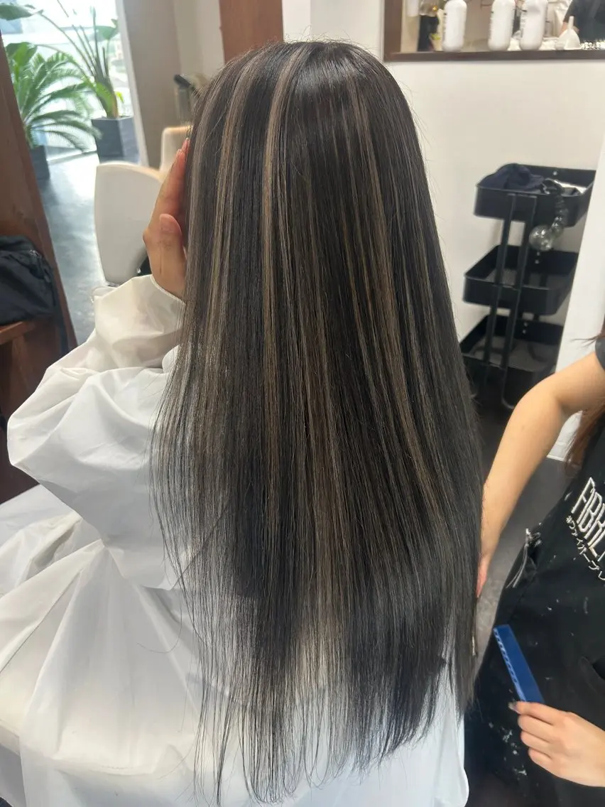 ロング ハイライト 桝田 友美のヘアスタイル