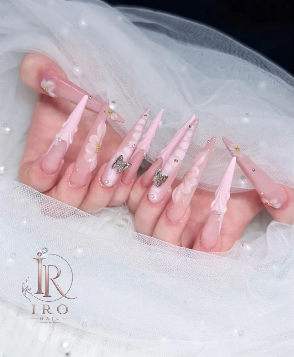 ネイル ハンドネイル IRO Nail Studioのネイルデザイン