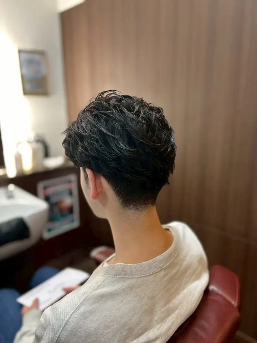 ミディアム パーマ メンズ カット パーマ 大栗 宏一郎のヘアスタイル