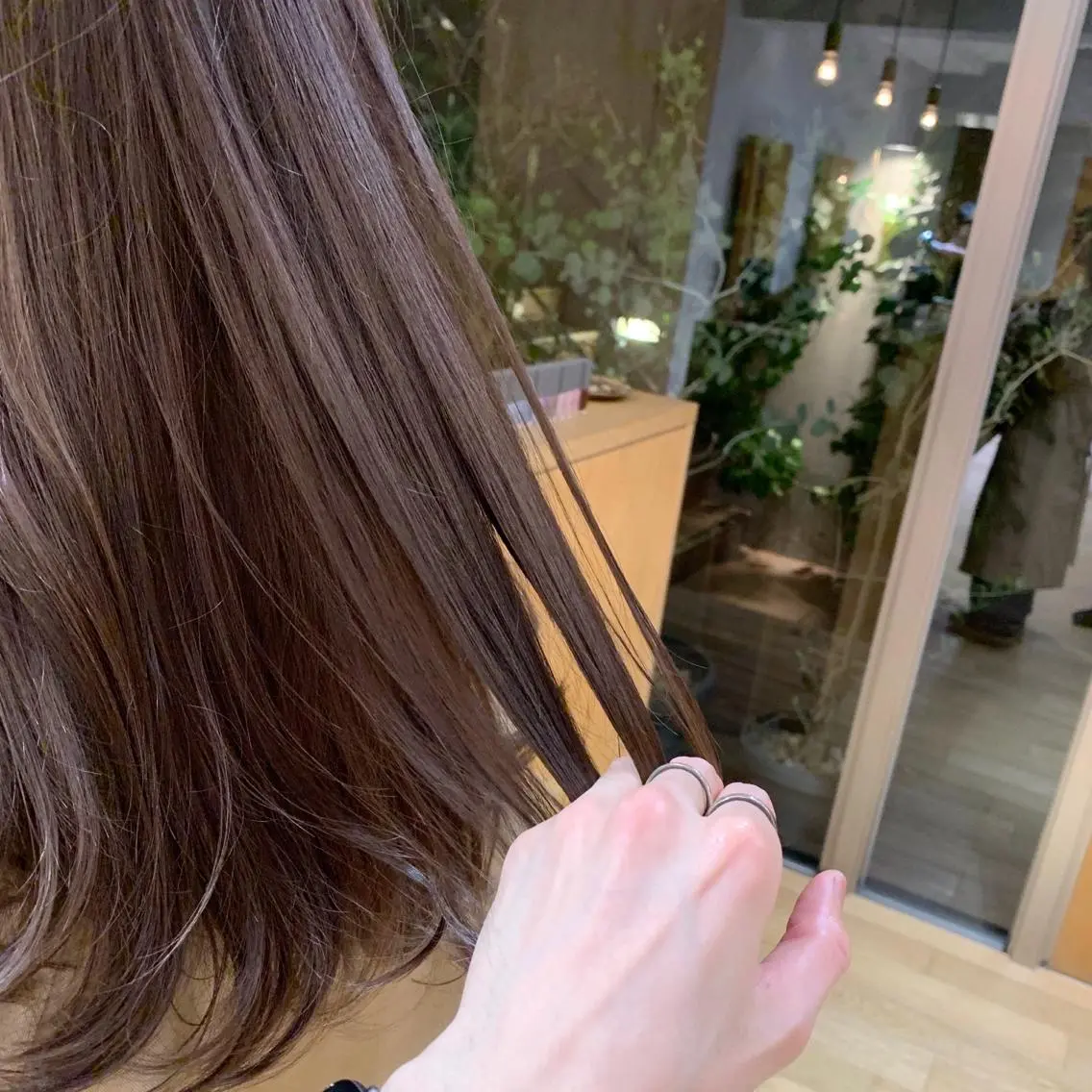 ミディアム カラー パーマ ヘアアレンジ 黒髪 透明感カラー グレージュ カット ヘアカラー トリートメント 松田 亮葉のヘアスタイル