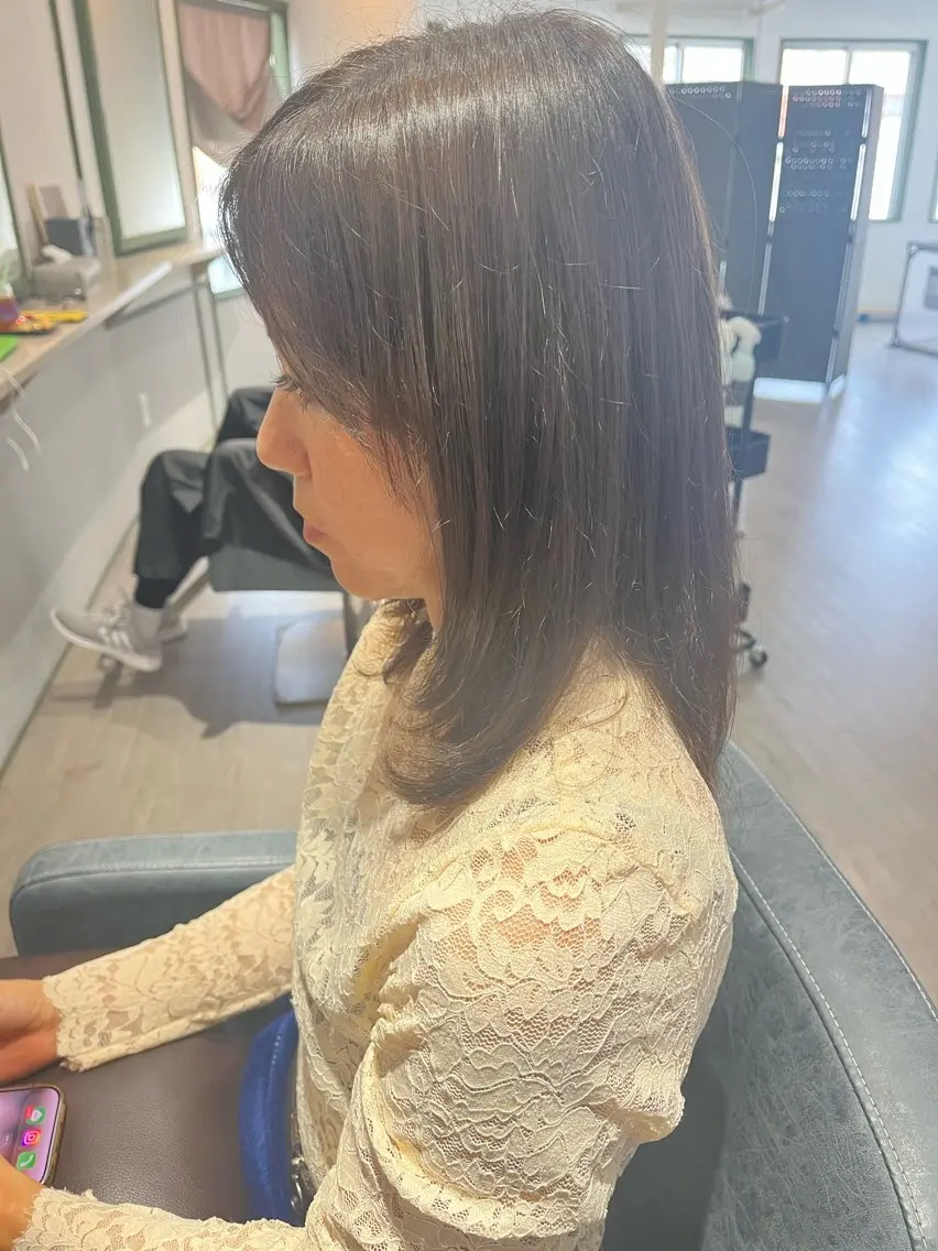 セミロング カラー 宇良 祥子のヘアスタイル