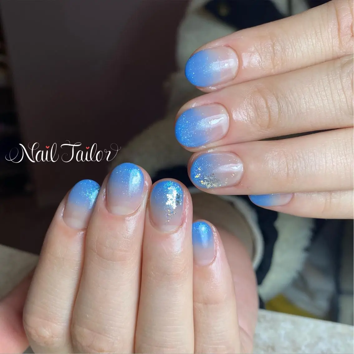 ネイル グラデーション 水色 冬ネイル ハンドネイル NailTailor ネイルテイラーのネイルデザイン