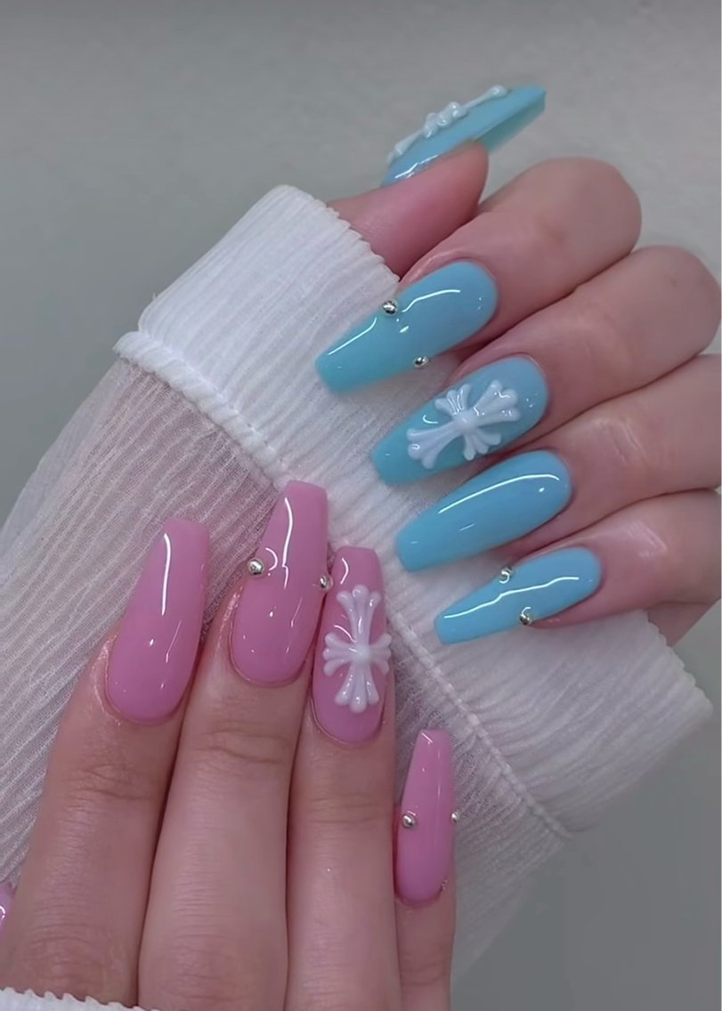 ネイル キラキラネイル 韓国ネイル ロングネイル マグネットネイル 持ち込み ハンドネイル MONE PINK  NAILのネイルデザイン