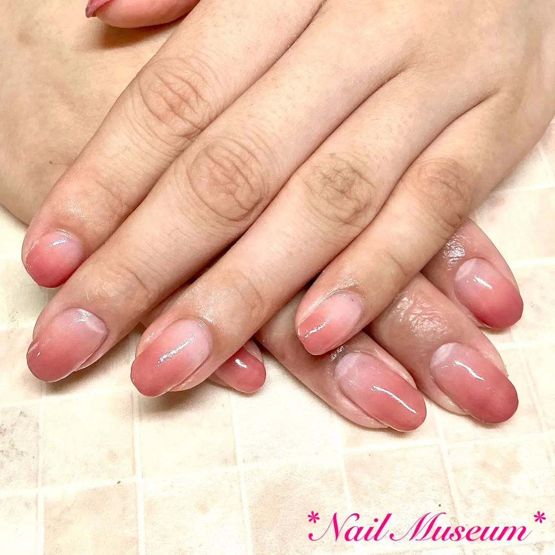 ネイル ブルー ジェルネイル グラデーション オフィスネイル パラジェル ハンドネイル nailmuseum KAMATARIのネイルデザイン