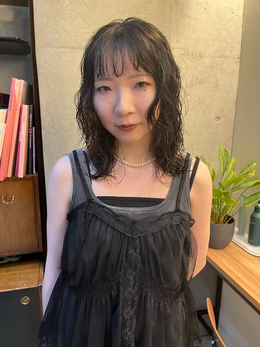 ミディアム ミディアムパーマ レイヤーカット レイヤーカット\ウル フ　chinatsuのヘアスタイル