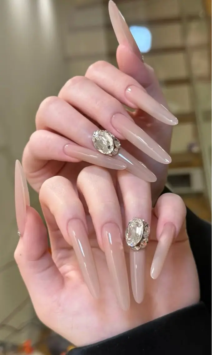 チップ長さだし🌻通常より長め✨ワンカラー+パーツ2つの写真