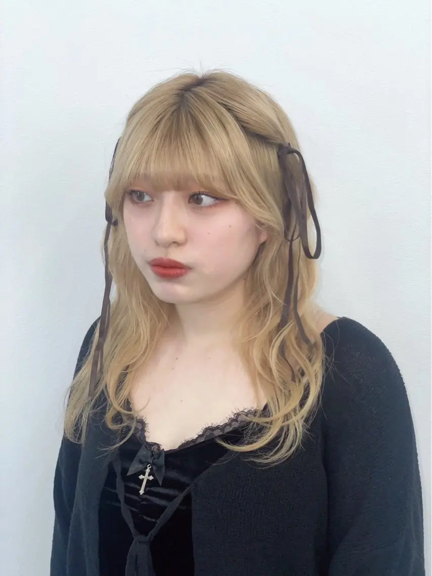 セミロング 推し活に可愛く艶モテ カラー/巻きキョウコのヘアスタイル