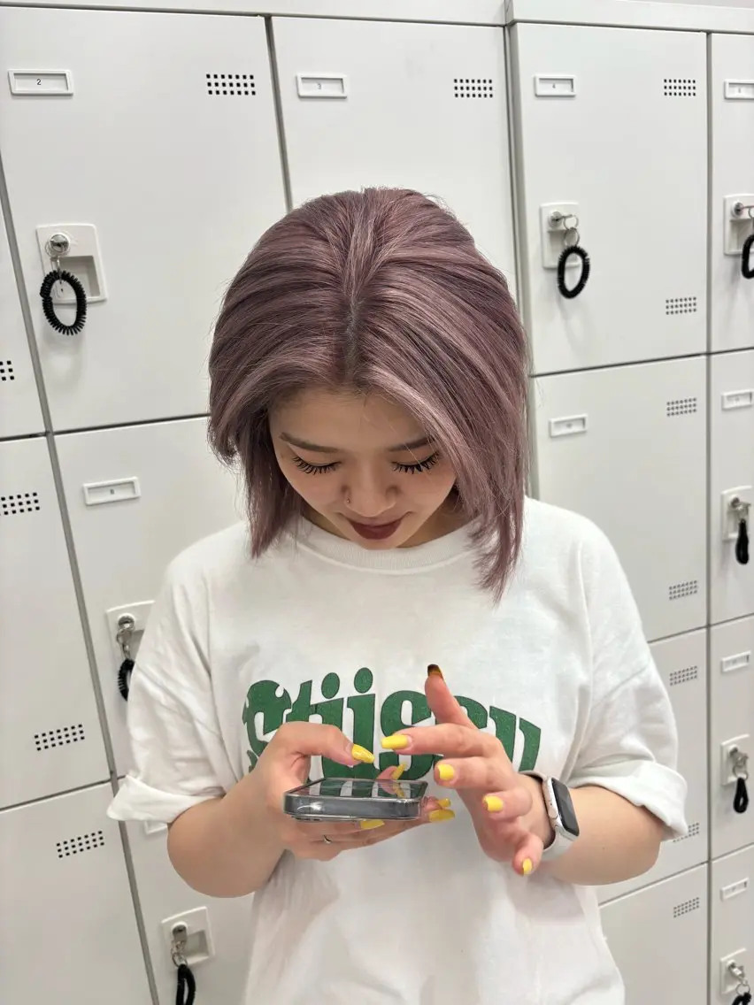 ミディアム カラー 抜け感レイヤー︴ ニュアンスカラーのヘアスタイル