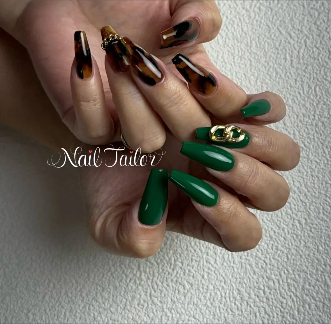 ネイル アートネイル べっ甲ネイル ブラウン 長さ出し グリーン NailTailor ネイルテイラーのネイルデザイン