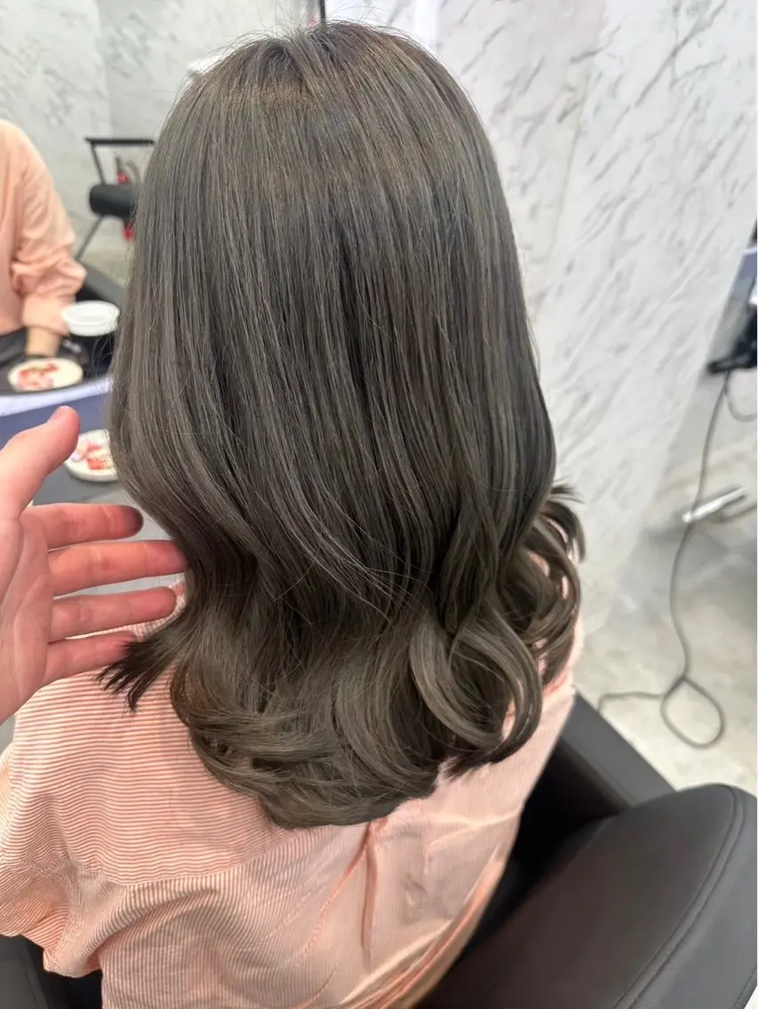 ロング カラー グレージュ オリーブグレージュ オリーブグレー ヘアカラー トリートメント カット¥1100 ✂️MIUのヘアスタイル