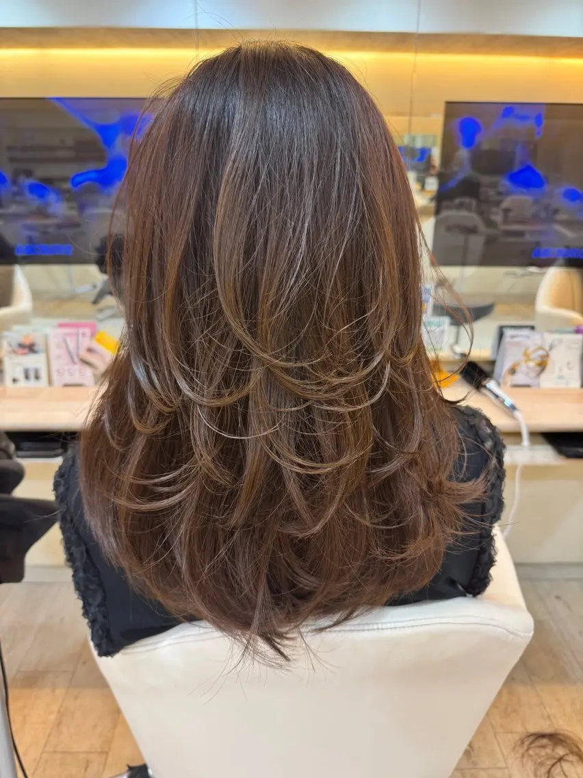 セミロング カット ヘアカラー トリートメント 💎髪質改善💎艶髪 💎ブリーチ💎津村のヘアスタイル