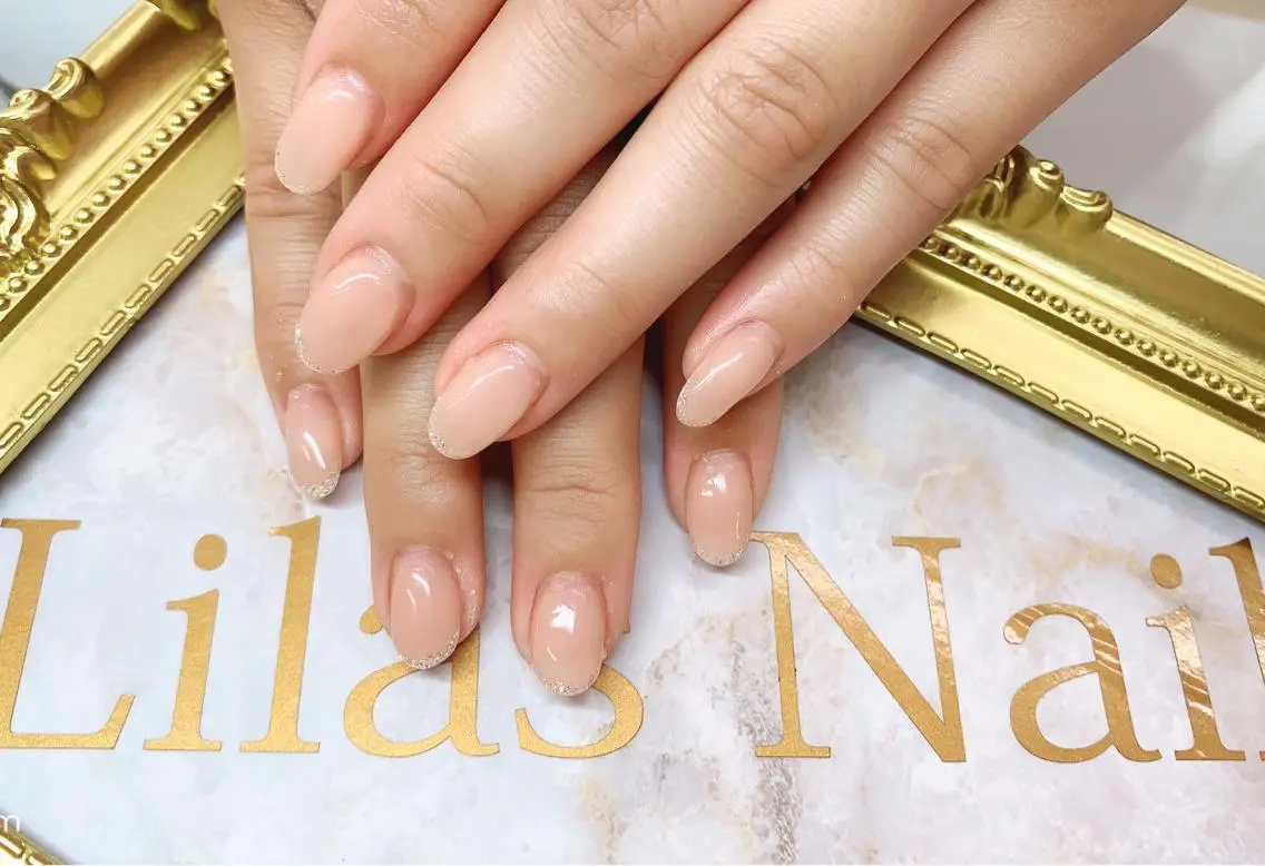 ネイル ジェルネイル ハードジェル ラメ(グリッター) ロングネイル ニュアンスネイル Lilas Nailのネイルデザイン