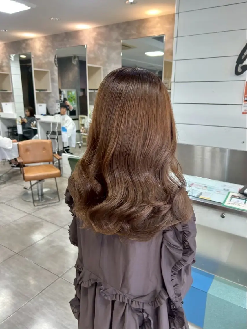 セミロング カラー ヘアカラー 西岡 英菜のヘアスタイル