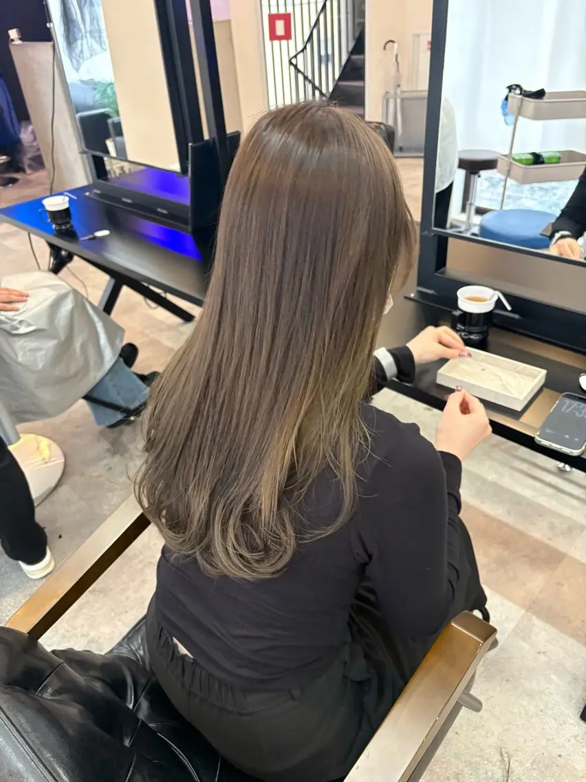 セミロング レイヤーカット カット ヘアカラー トリートメント ROI 🫧KANAMIのヘアスタイル