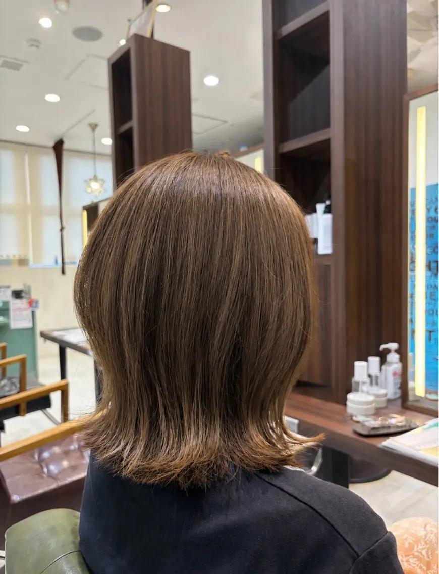 ミディアム カラー ベージュカラー ブリーチ ブリーチなしカラー オリーブベージュ カット ヘアカラー トリートメント カットカラーモデル /募集中🩵かれんのヘアスタイル