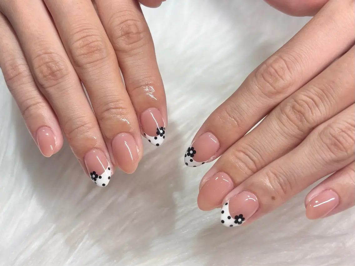 ネイル フラワーネイル フレンチネイル ガーリー ハンドネイル Viel💅 〜himene〜のネイルデザイン