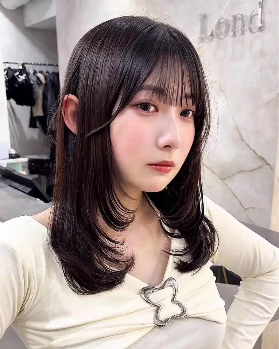 ミディアム カット ヘアカラー トリートメント レイヤーと顔まわり 大好き❣️関口拓馬のヘアスタイル