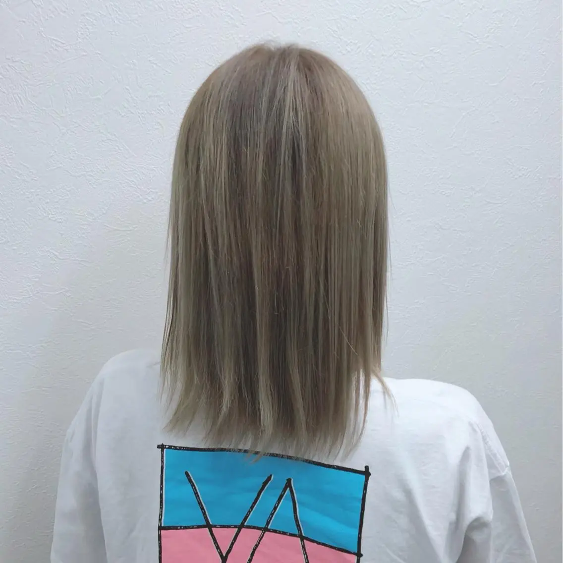 ミディアム カラー アッシュ ヤナ マネージャーのヘアスタイル