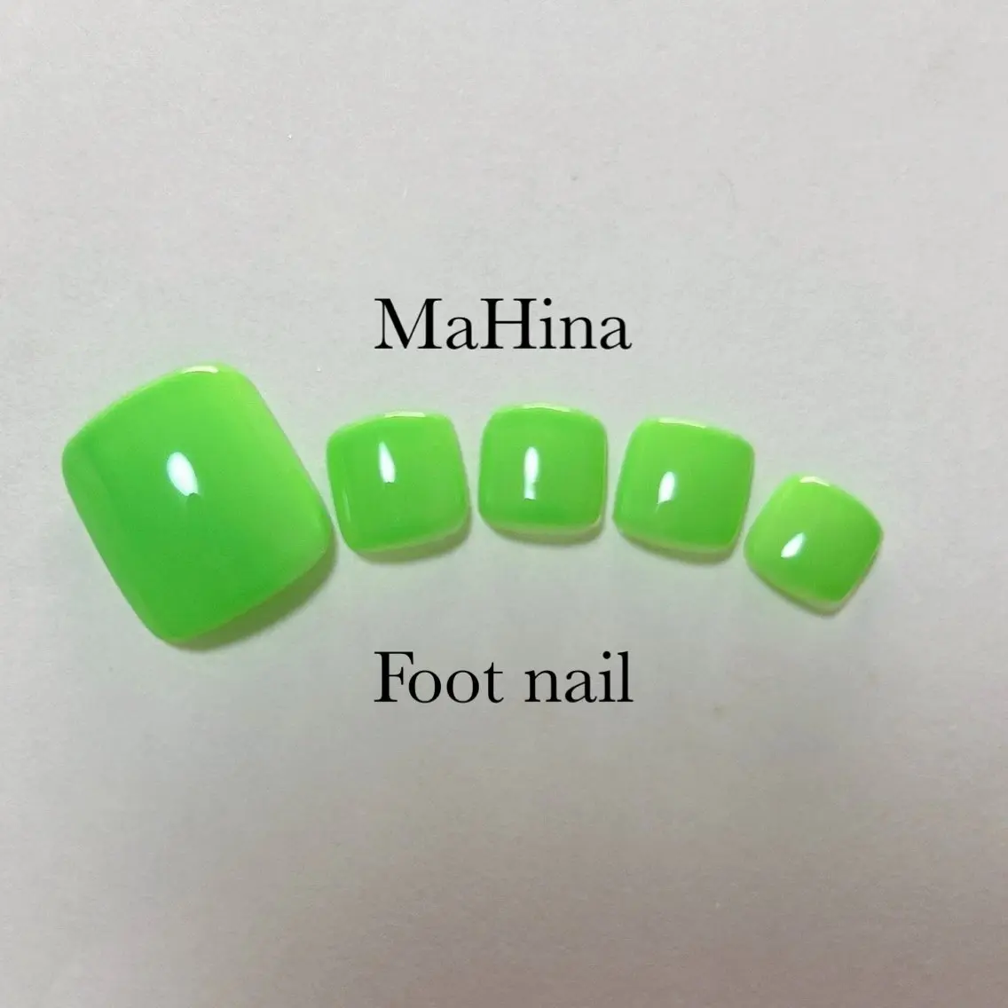 ネイル フットネイル ジェルネイル ワンカラーネイル 夏ネイル Le Vernis MaHina・まひなのネイルデザイン
