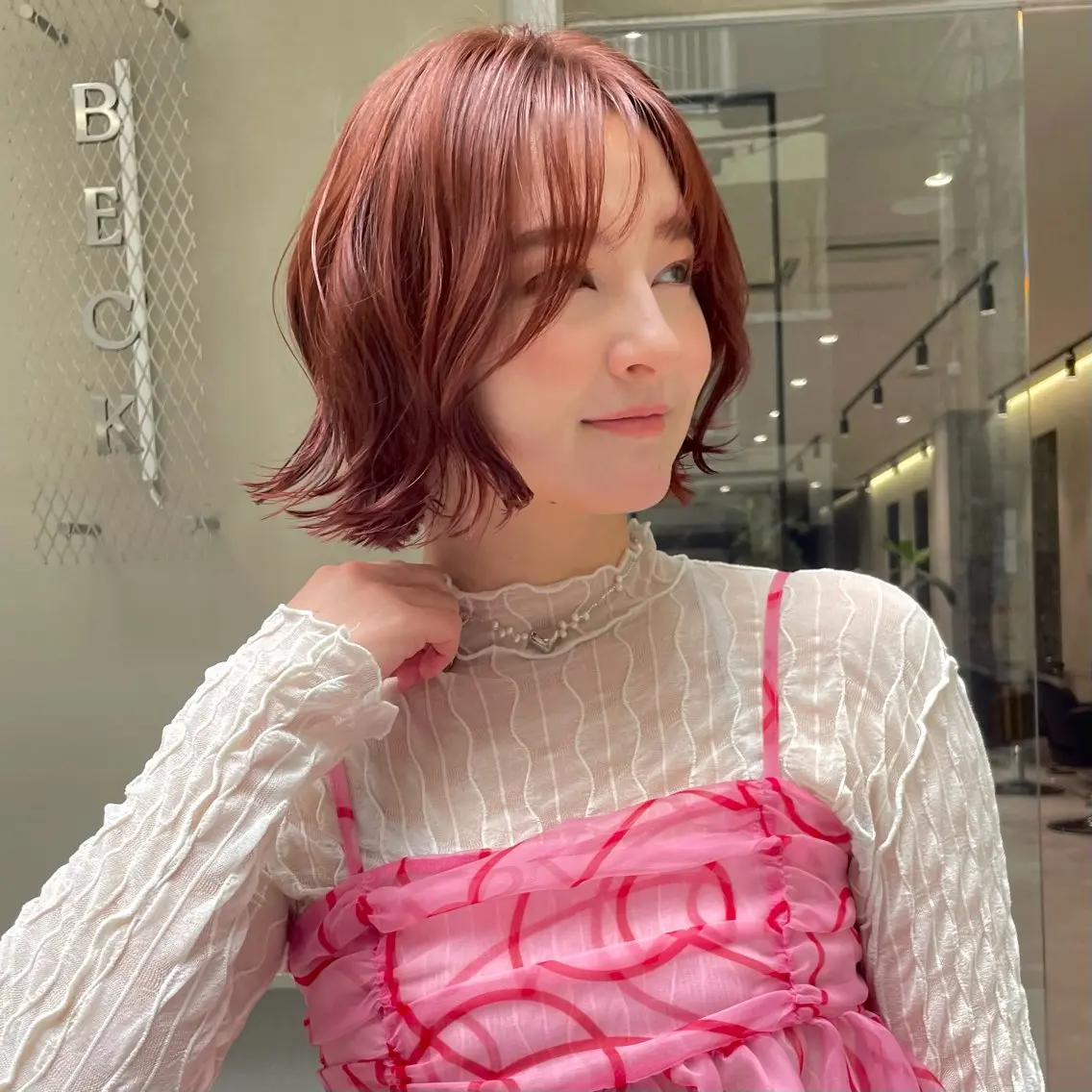 ショート カラー ブラウンカラー ピンクカラー ピンクブラウン カット ヘアカラー トリートメント ハイトーン/ベージュ /レイヤー :遥香のヘアスタイル