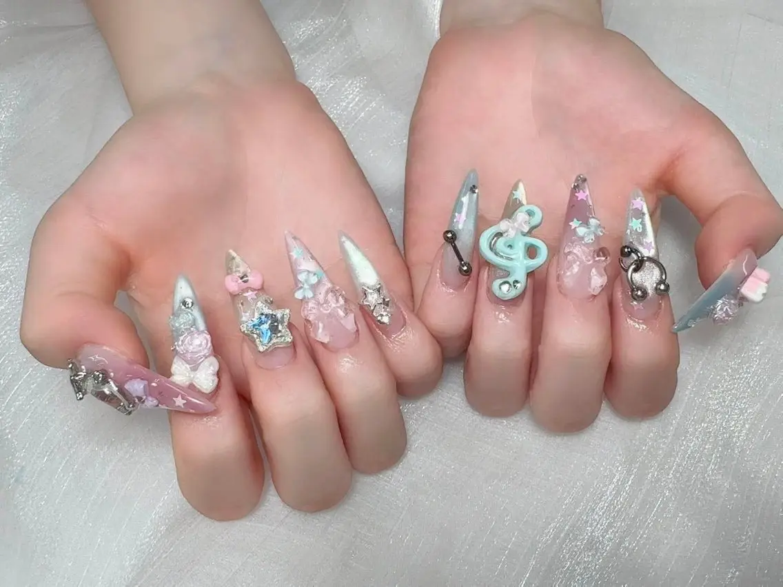 ネイル 水色 マグネットネイル ニュアンスネイル オフィスネイル ワンカラーネイル ハンドネイル Squen Nail shinjukuのネイルデザイン