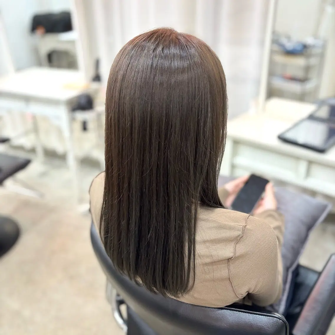 ロング カラー アッシュ オリーブアッシュ オレンジ ヘアカラー トリートメント 艶髪‎カラー🤍 RIKAのヘアスタイル