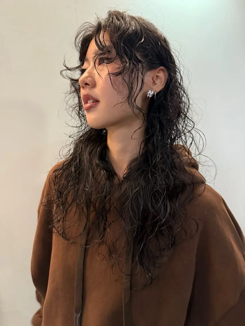 ロング レイヤーカット カット パーマ レイヤーカット\ウル フ　chinatsuのヘアスタイル