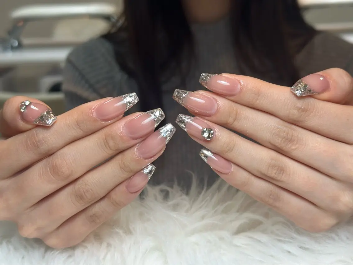 ネイル チークネイル ドット フレンチネイル グラデーション 韓国ネイル ハンドネイル Lisa Nail Salonのネイルデザイン