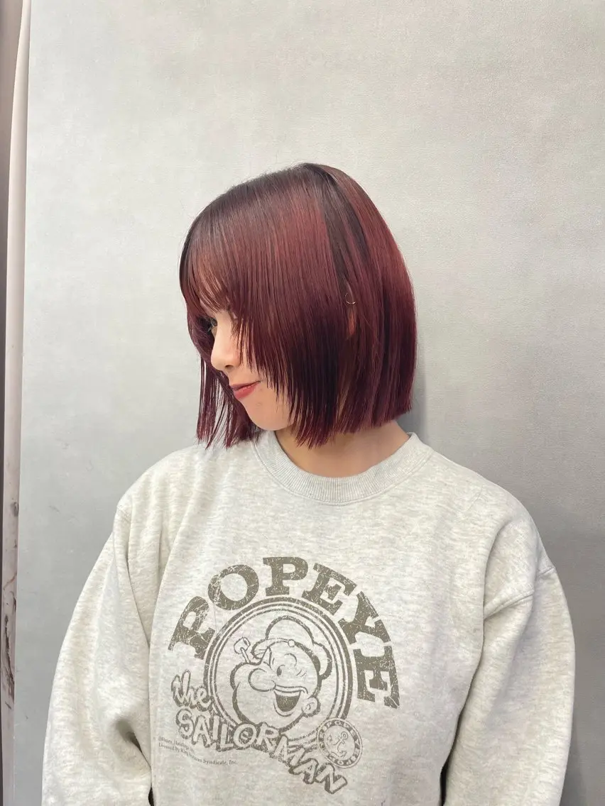 ミディアム カラー レッドカラー レイヤーカット yui/ layer cutのヘアスタイル