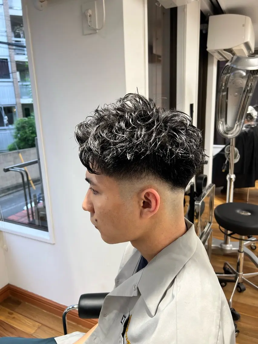 ショート パーマ メンズ カット メンズカット✂️ スキンフェード伊藤陸のヘアスタイル