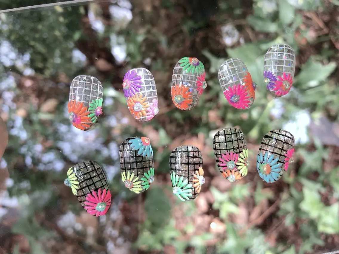 ネイル mano nella manoのネイルデザイン