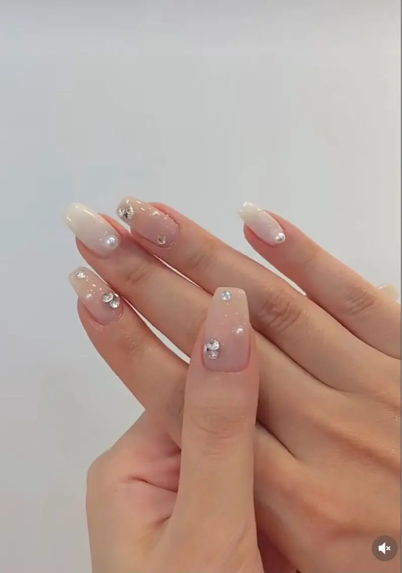 ネイル アートネイル フットネイル ジェルネイル ニュアンスネイル シンプルネイル NIE MoMoのネイルデザイン
