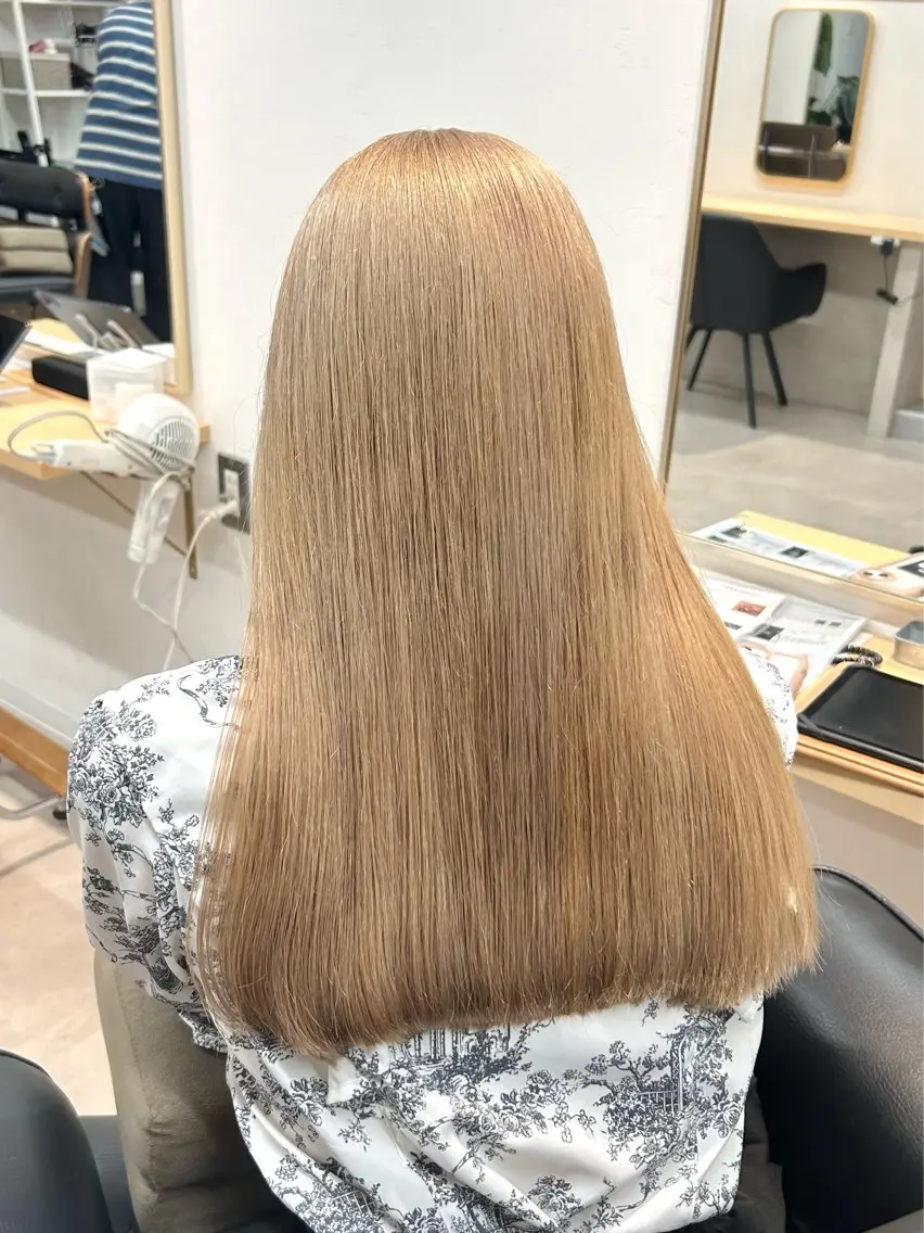 ロング カラー ベージュカラー ミルクティーベージュ カット ヘアカラー トリートメント ハイライト/レイヤー /艶髪/吉田愛望のヘアスタイル