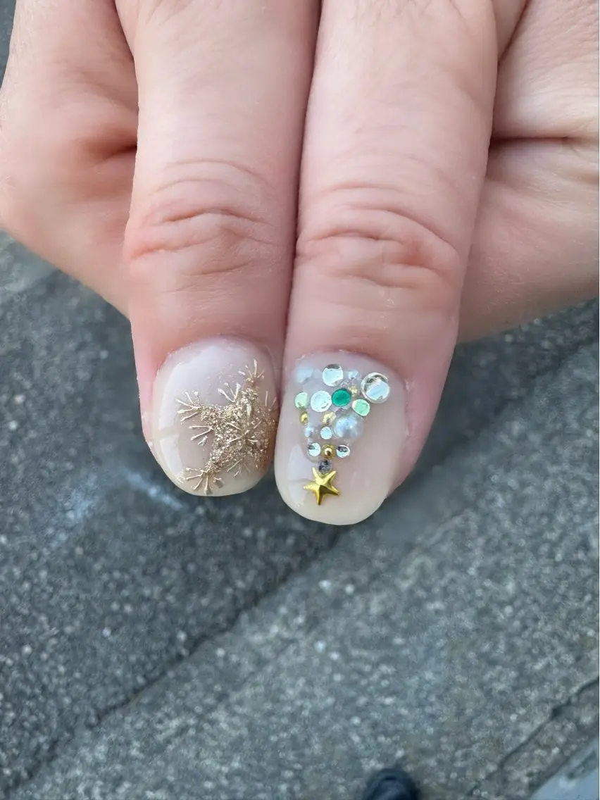 ネイル LAVISH 大和店 emi・:*+のネイルデザイン