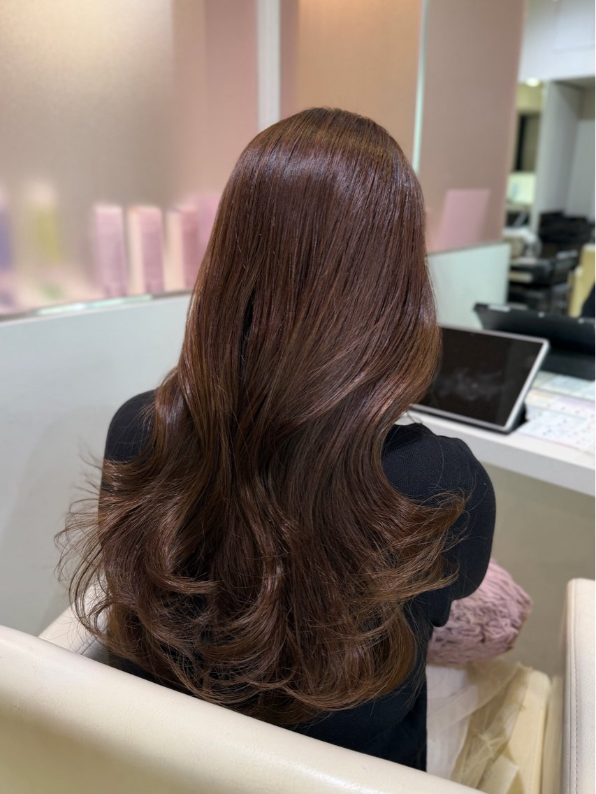 ロング チョコレートブラウン ヘアカラー トリートメント 大人ガーリーベージュ カラー/新宿/ふたばのヘアスタイル