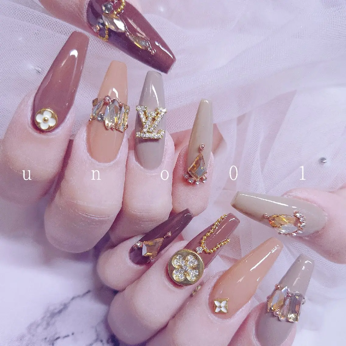 ネイル アートネイル ロングネイル ハンドネイル 梅田🦄中崎町🩵 u n o 0 1のネイルデザイン