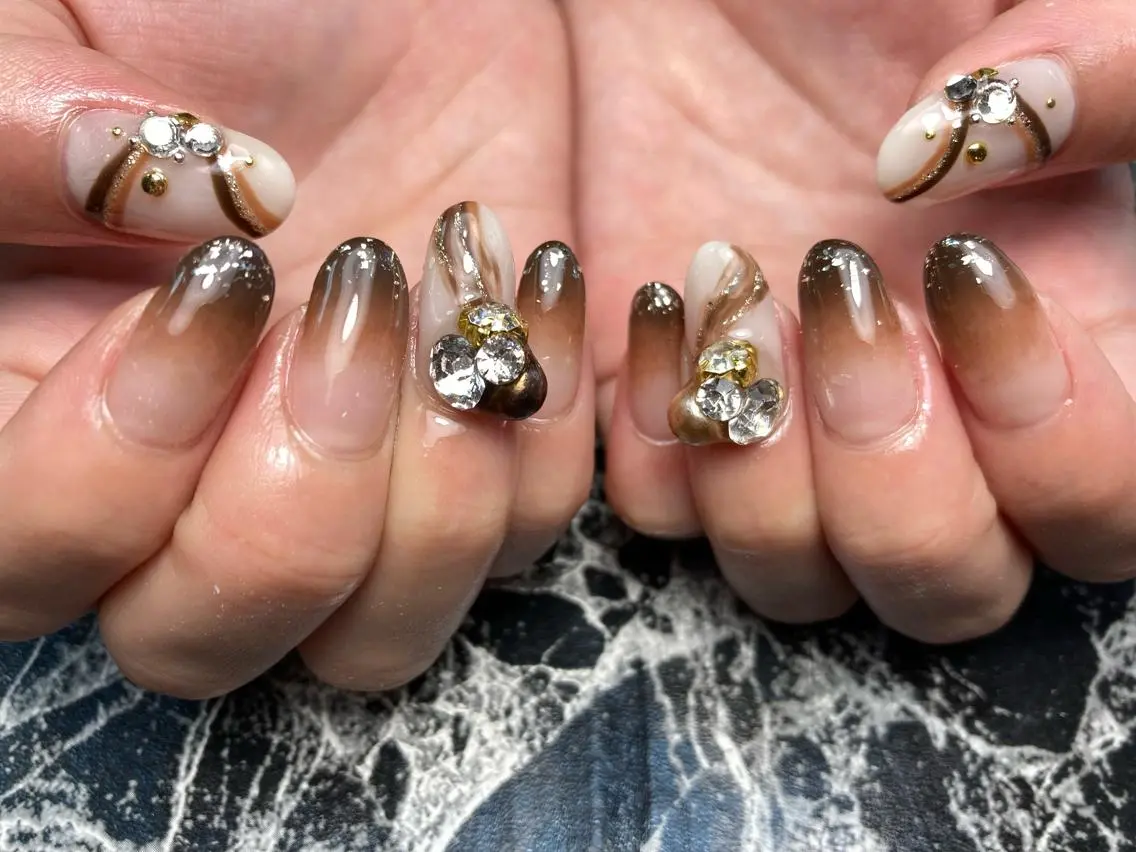 ミディアム ネイル ハンドネイル フットネイル ✴︎ Delightのネイルデザイン