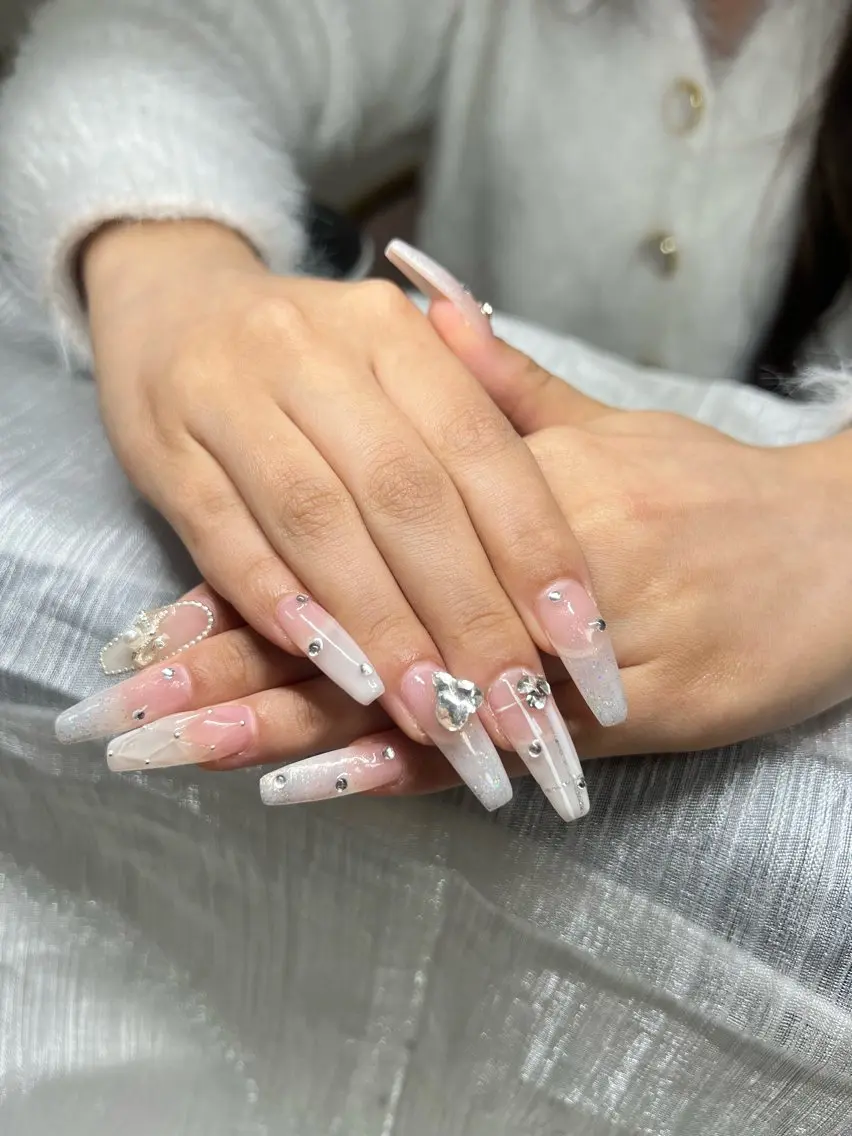 ネイル 長さ出し グラデーション 卒業式 キラキラネイル マグネットネイル Lee Nails チップ長さだし専門店のネイルデザイン