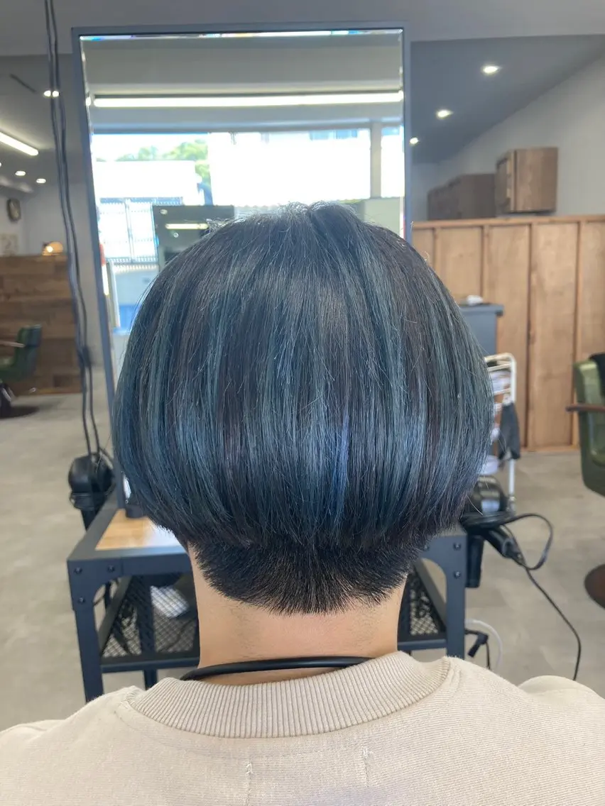 ショート カラー ブルーカラー ハイライトカラー ハイライト ショートヘア カット ヘアカラー トリートメント SHAFT Ieiriのヘアスタイル