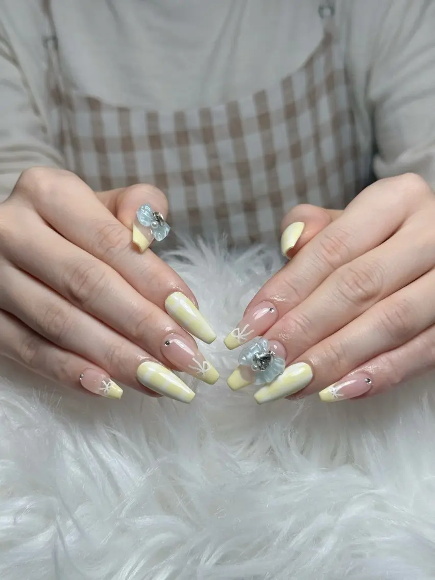 ネイル フレンチネイル ジェルネイル キラキラネイル 韓国ネイル マグネットネイル Julli NailStudioのネイルデザイン