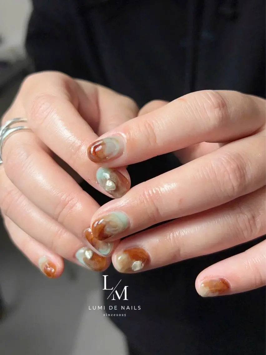 ネイル グラデーション ラメ(グリッター) マグネットネイル ミラーネイル ニュアンスネイル ハンドネイル Lumi de nailsのネイルデザイン