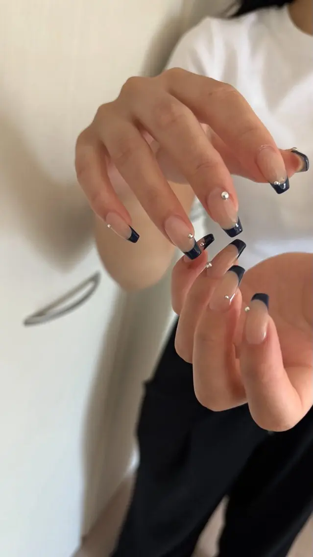 ネイル アートネイル オーロラネイル フレンチネイル ジェルネイル ガラスフレンチ Minn ANA.CHUOのネイルデザイン