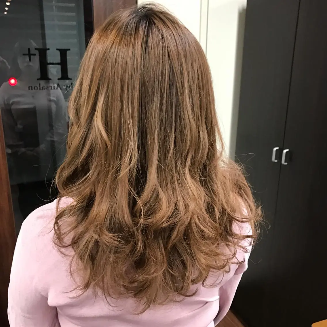 ロング カラー SHIN/レイヤー カット×クロスパーマのヘアスタイル