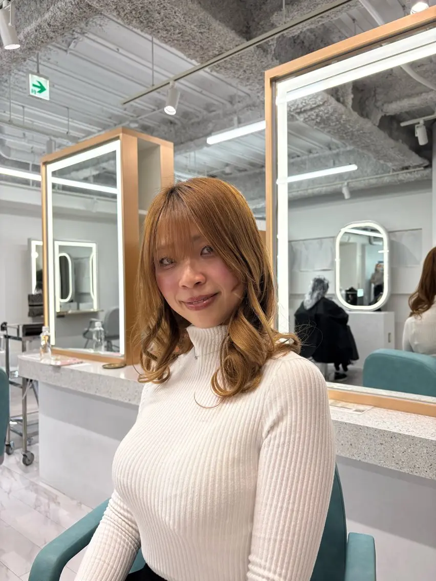 ミディアム くびれヘア 顔まわりレイヤー くびれレイヤー レイヤーカット 小顔カット ヘアカラー 髪質改善ELSA元町 城内譲のヘアスタイル