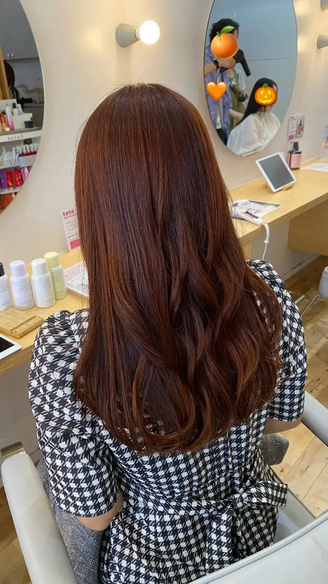 ロング オレンジブラウン カット ヘアカラー 艶カラー／ストレート かとうゆうき🍯のヘアスタイル