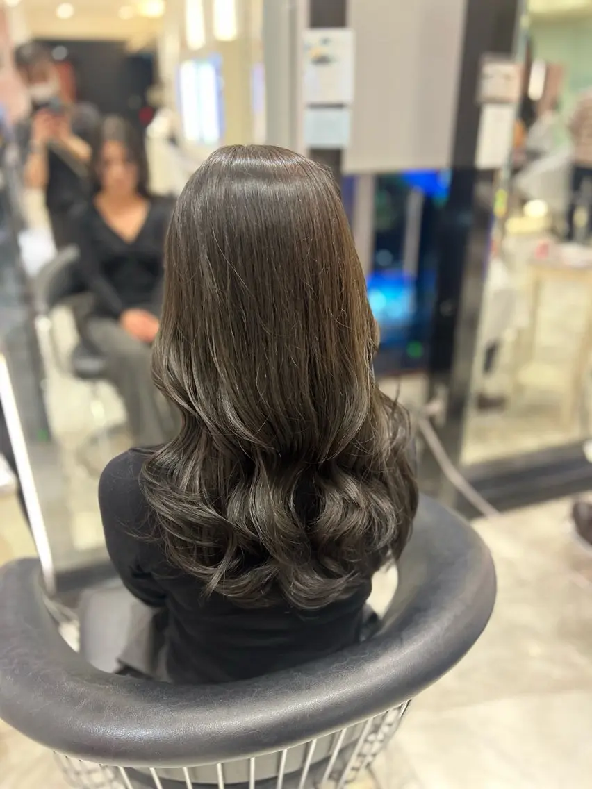 セミロング パーマ カット パーマ トリートメント コテ巻きパーマ💙 シノヤユイのヘアスタイル