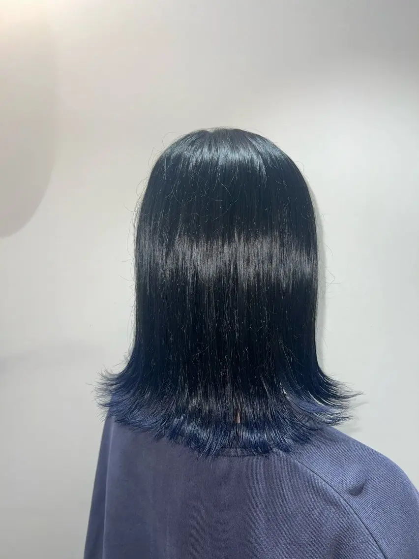 カラー 黒髪 ブルーカラー ブルーブラック 瀬戸 杏珠のヘアスタイル