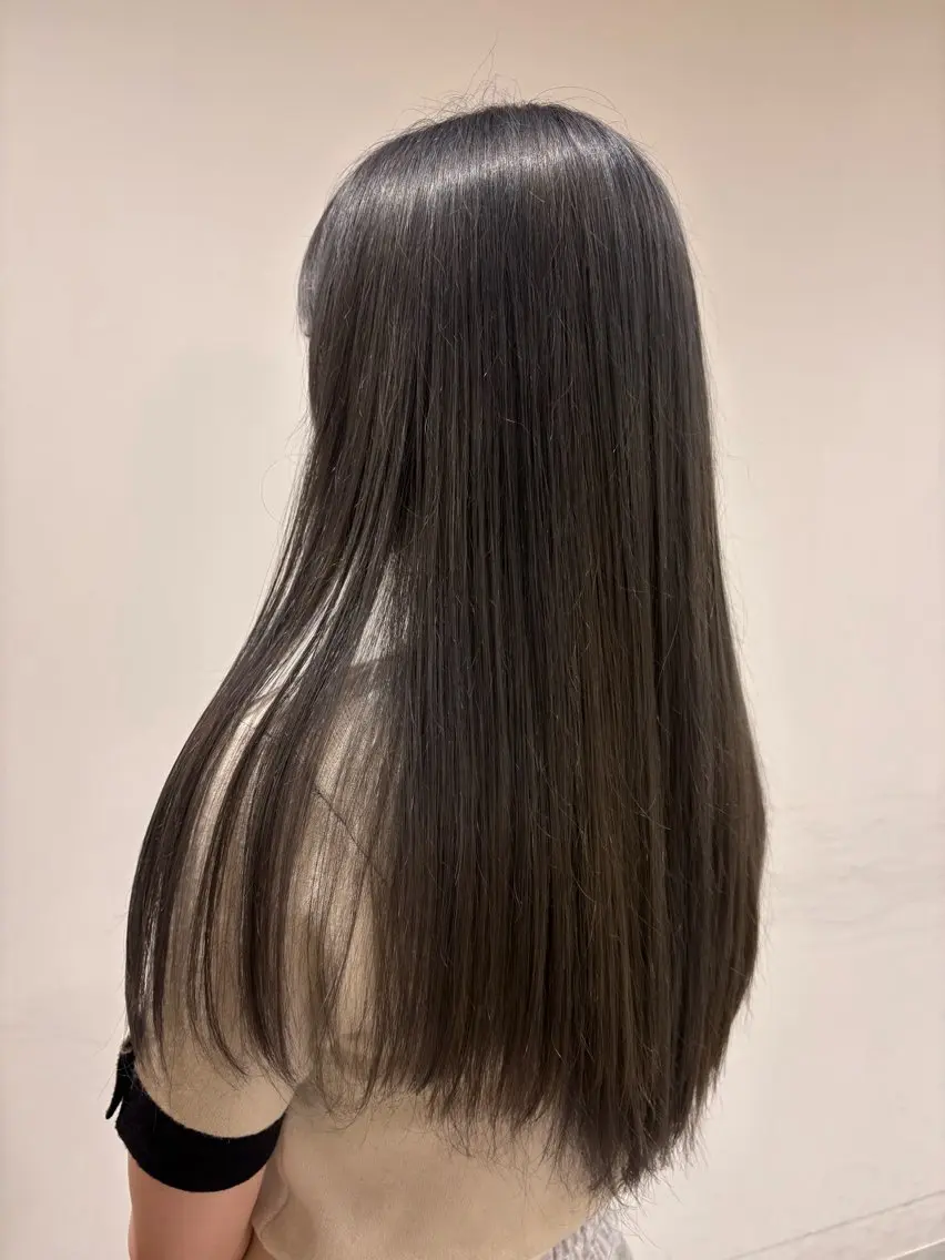 カラー 透明感カラー グレージュ ヘアカラー 齋藤 そらのヘアスタイル