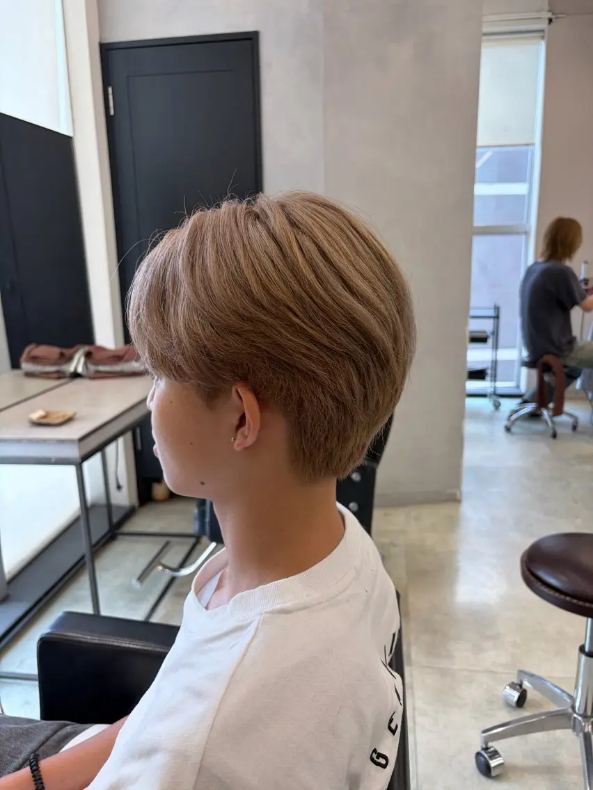 ショート カラー メンズ メンズブリーチ ベージュカラー ブリーチ ミルクティーベージュ カット ヘアカラー メンズ特化🔥 金子直斗のヘアスタイル